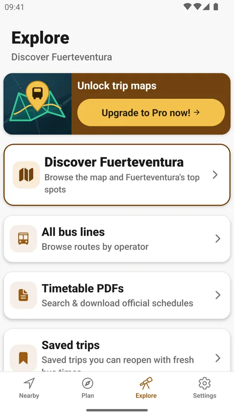 Onglet Explore de l’app Android, en anglais, Discover Fuerteventura : la carte Discover Fuerteventura, All bus lines, Timetable PDFs et Saved trips.
