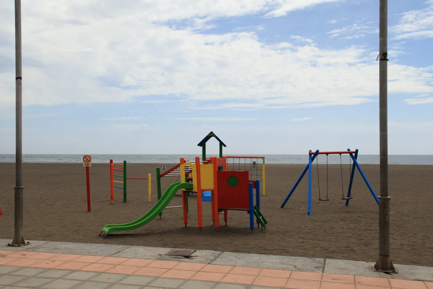 Gran Tarajal’s dark-sand town beach along Avenida Paco Hierro