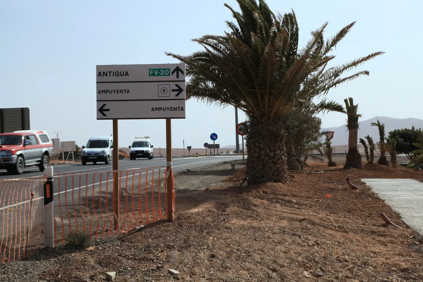The village of La Ampuyenta along the FV-20 road