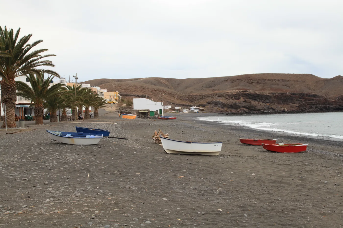 La Lajita’s black-sand beach from Avenida Fragata