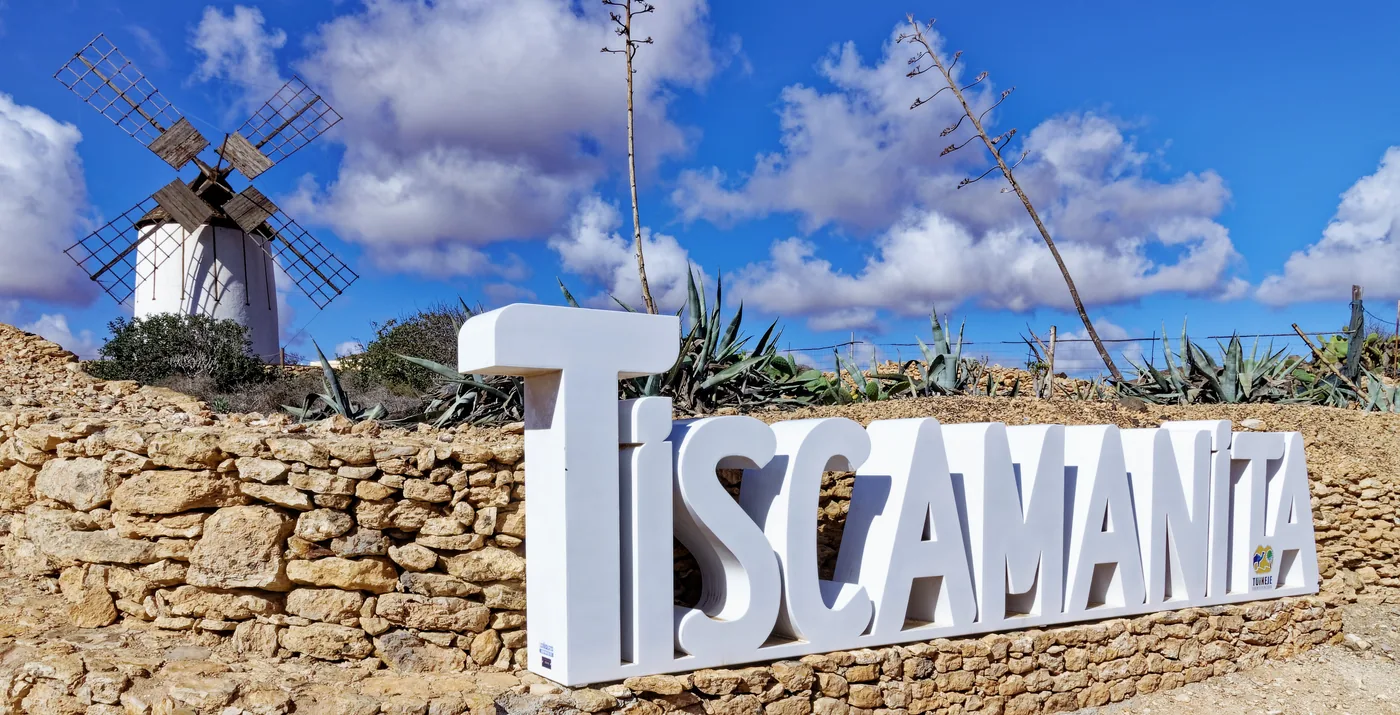 The Tiscamanita windmill against the open plain